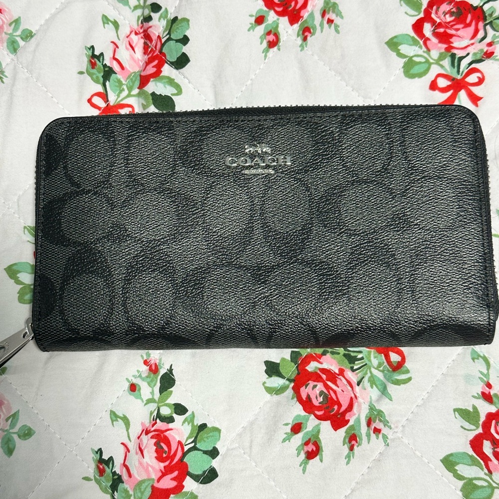 Coach Wallet in Black Signature Canvas